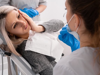 Lady in dentist’s chair has oral pain